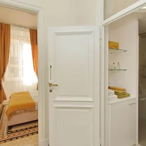 Elegant In The Heart Of Rome-navona Area Apartament Rzym